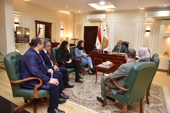 "شحاتة" يلتقي وفداً من مؤسسة فريدريش ايبرت الألمانية بالقاهرة