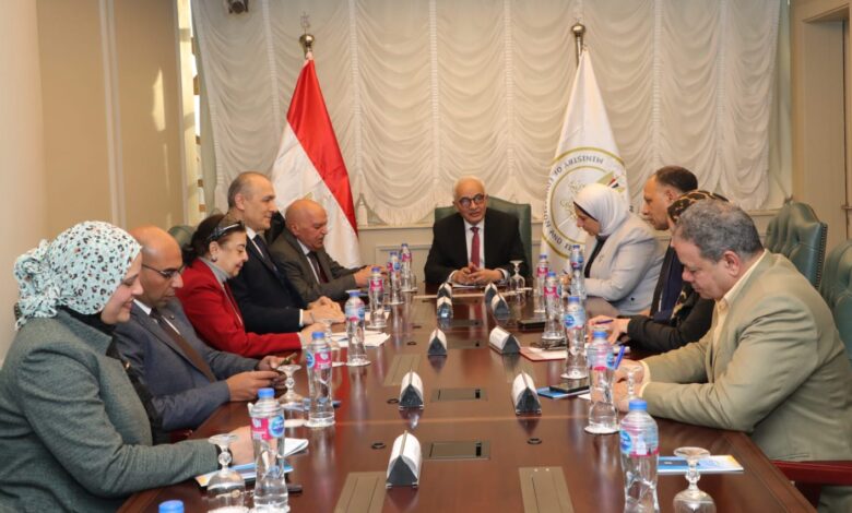 حجازي يعقد اجتماعاً تحضيرياً مع نقيب المعلمين وعدد من قيادات الوزارة
