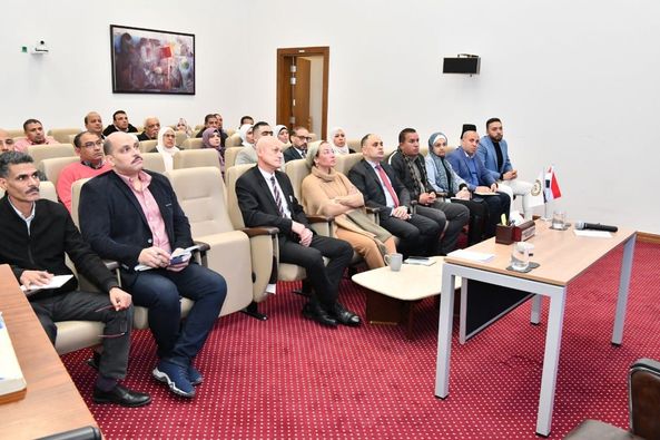 فؤاد تلتقى بالعاملين بالتفتيش والإلتزام البيئى لمتابعة جهود توفيق أوضاع المنشآت بكافة قطاعاتها المختلفة