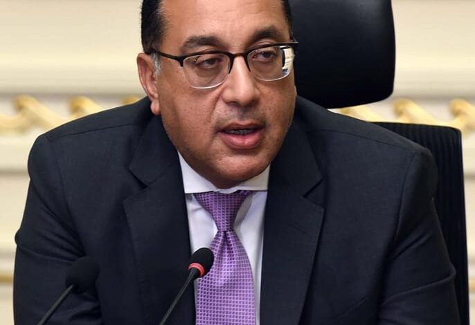 مدبولي يبدأ زيارة محافظة الوادي الجديد لتفقد وافتتاح عدد من المشروعات وإطلاق عدة فعاليات