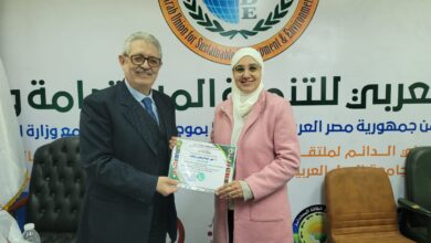 أمين عام الإتحاد العربي للتنمية المستدامة والبيئة يكرم الإعلامية عبير سلامة