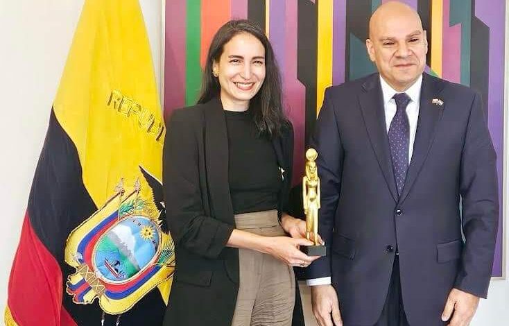 سفير مصر في كيتو يلتقي وزيرة الثقافة والتراث بالإكوادور