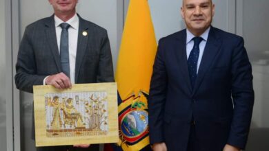 سفير مصر لدى كيتو يلتقي وزير الإقتصاد والمالية بالإكوادور