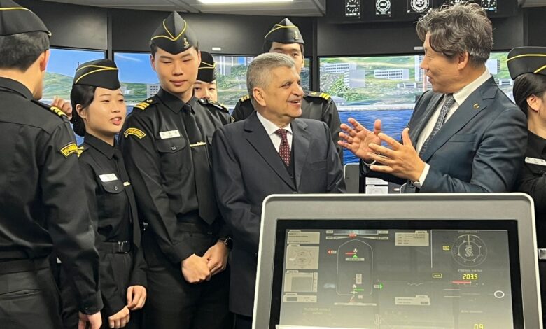 الفريق أسامة ربيع يبحث سبل تعزيز التعاون العلمي مع جامعة كوريا البحرية في مجالات التدريب والبحوث البيئية والمحاكيات