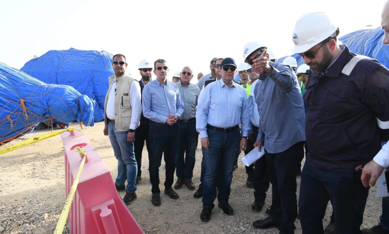 طارق الملا يتفقد الأعمال الإنشائية لمصنع السويس لمشتقات الميثانول بميناء دمياط