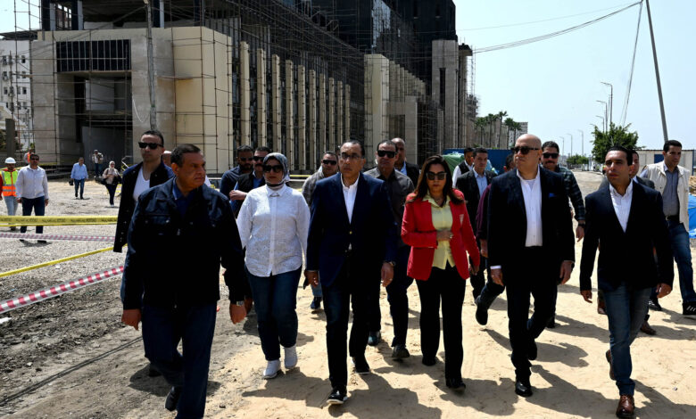 مدبولى يتفقد أعمال إنشاء مبنى ديوان عام محافظة دمياط وتطوير المنطقة المُحيطة