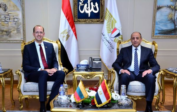 وزير الطيران المدني يبحث مع وزير النقل والاتصالات بجمهورية ليتوانيا أوجه التعاون المشترك في مجـال النقـل الجوي