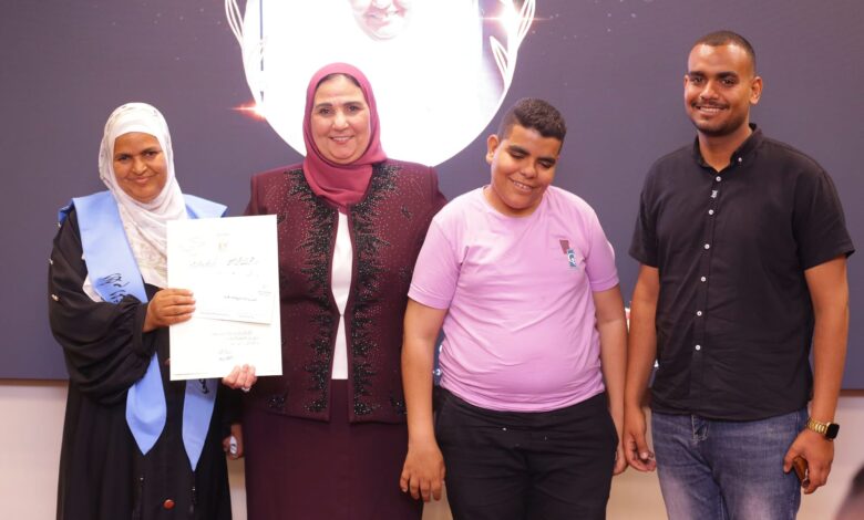 الأمهات المثاليات لعام 2024 يتسلمن وسام الكمال من الطبقة الثانية