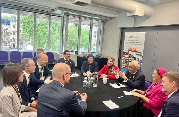 حجازى يلتقي بالفريق التنفيذي للبكالوريا الدولية (IB) بلندن لبحث سبل التعاون