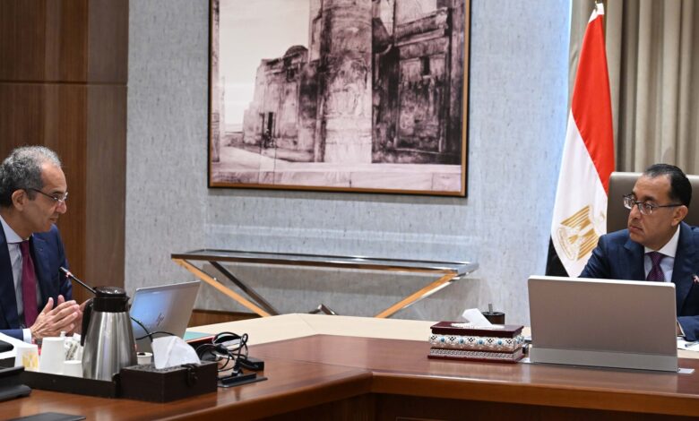 رئيس الوزراء يتابع مع وزير الاتصالات عددًا من ملفات العمل