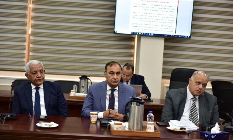 شحاتة يستكمل جلسات الحوار الاجتماعى لمناقشة مشروع قانون العمل