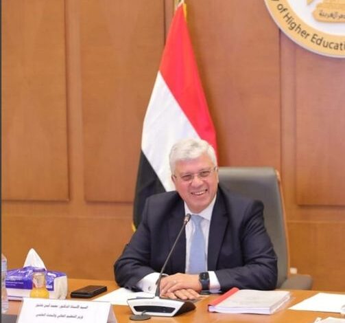 عاشور يغادر إلى لندن للمُشاركة في فعاليات المُنتدى العالمي للتعليم