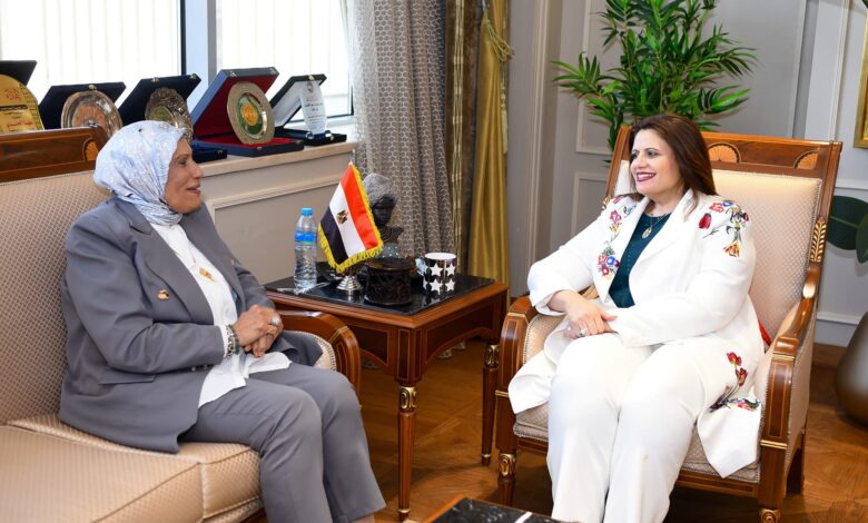 وزيرة الهجرة تلتقي إحدى رموز الجالية المصرية بإيطاليا لبحث أوضاع الجالية