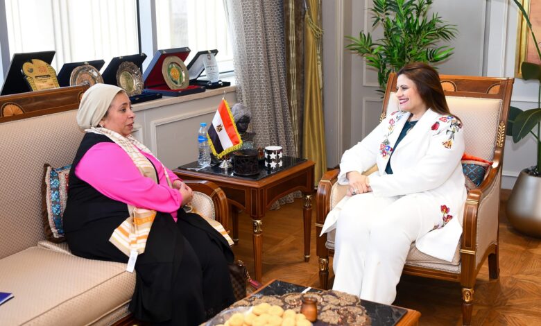 وزيرة الهجرة ورئيسة الجالية المصرية بأيرلندا الشمالية يبحثان أوضاع الجالية واحتياجاتهم