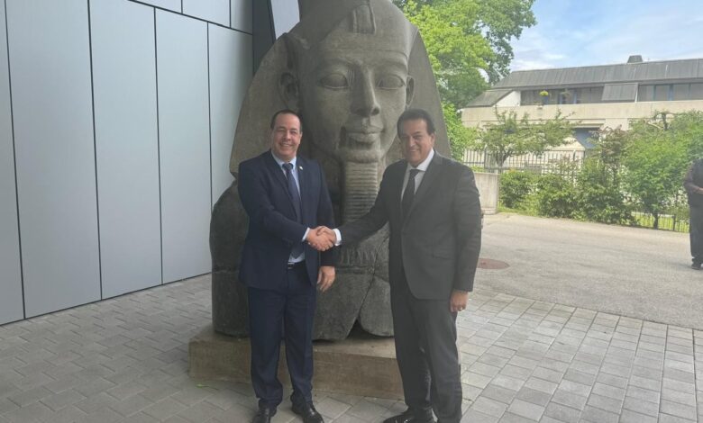 وزير الصحة ونظيره الكوبي يناقشان مستجدات التعاون في تصنيع الأدوية