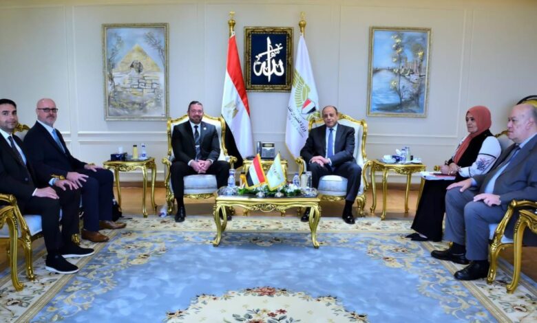 وزير الطيران يلتقي وفد إدارة أمن النقل الأمريكية (TSA) بالعاصمة الإدارية