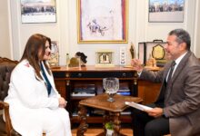 وزيرة الهجرة تستقبل أحد رموز الجالية المصرية بالكويت
