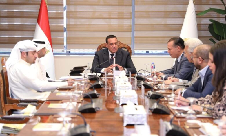 آمنة ورئيس منظمة المدن العربية يبحثان تبادل الخبرات والتعاون المشترك