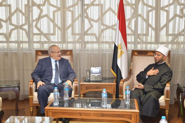وزير الأوقاف يستقبل رئيس جامعة القاهرة لتهنئته بتوليه حقيبة وزارة الأوقاف