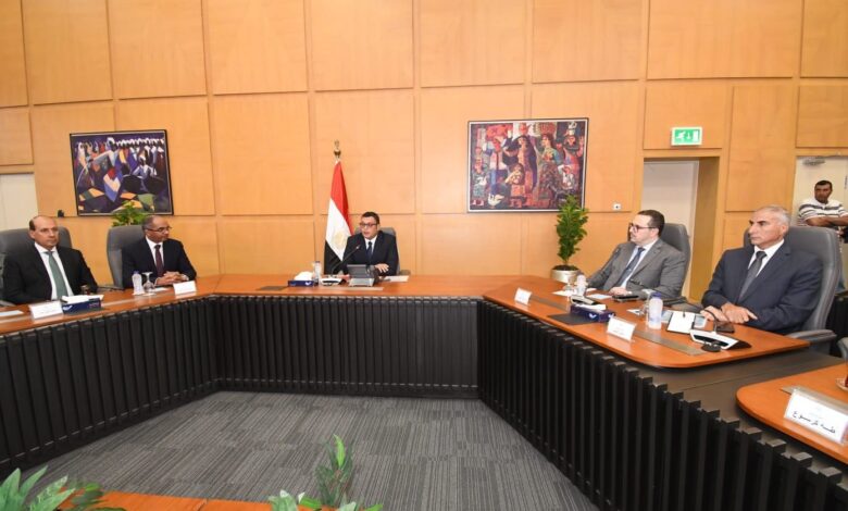 وزير الإسكان يعقد أول اجتماعاته مع جهات وقطاعات الوزارة