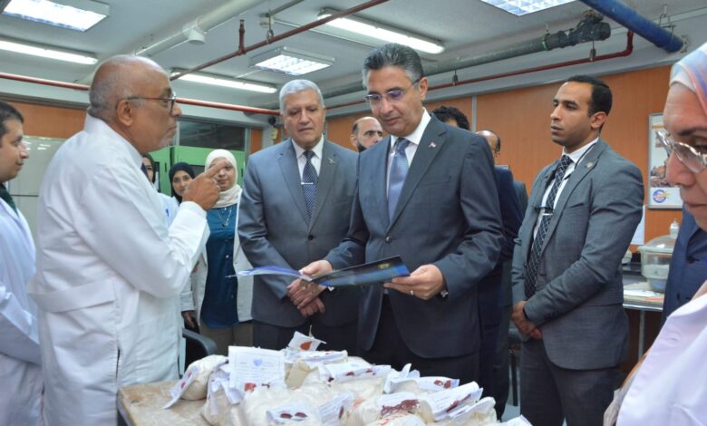 وزير التموين والتجارة الداخلية يتفقد مصلحة دمغ المصوغات والموازين التابعة للوزارة