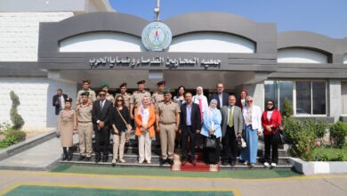 وفد من جامعة عين شمس فى زيارة لجمعية المحاربين القدماء