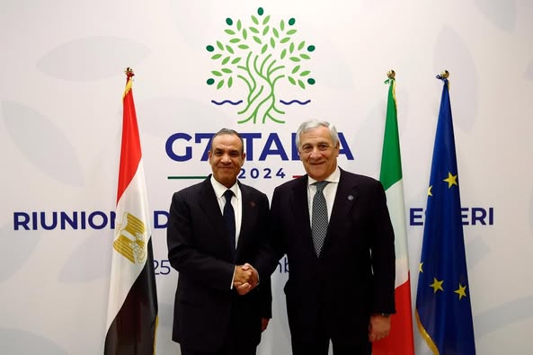 وزير الخارجية والهجرة يلتقى مع وزير خارجية إيطاليا