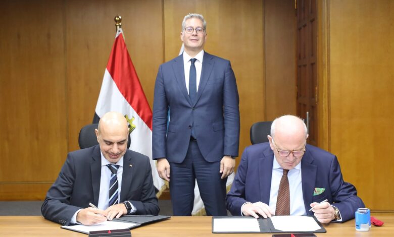 بدوي يشهد توقيع ثلاث اتفاقيات استراتيجية لتطوير مصانع أبوقير للأسمدة