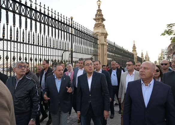 مدبولي يتفقد المرحلة الثانية من أعمال تطوير الممشى السياحي بمدينة بورسعيد "شارع فلسطين"