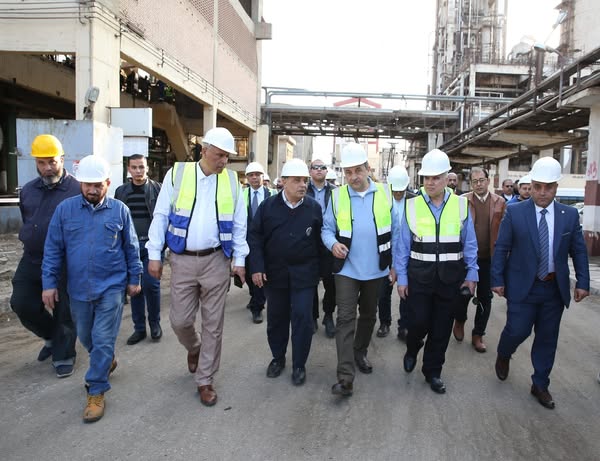 شيمي يتفقد مصانع "الدلتا للأسمدة" بطلخا ويبحث خطة إصلاح عاجلة لإعادة إحياء وتشغيل الشركة