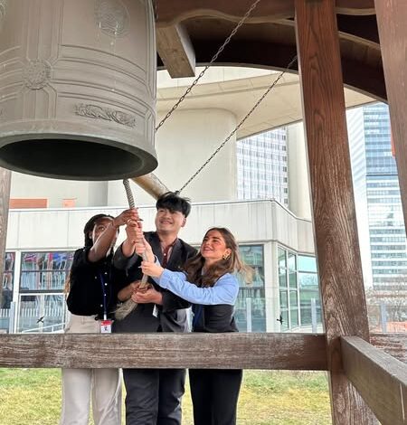 اختيار فتاة 17 عاما متطوعة بصندوق مكافحة وعلاج الإدمان للمشاركة في قرع الأجراس من أجل السلام