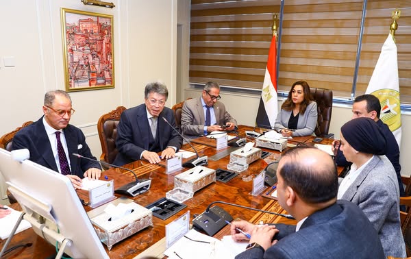 وزيرة التنمية المحلية تتابع مع عدد من المحافظين ومسئولى المتحدة للخدمات الإعلامية الاستعدادات الخاصة باحتفالية افتتاح المتحف المصرى الكبير