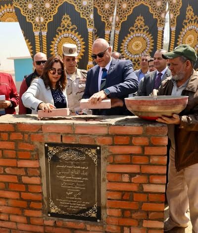 وزيرة التنمية المحلية ومحافظ القليوبية يضعان حجر الأساس لإنشاء حضانة متطورة بمدينة الخانكة لتجميع سيارات المرور المضبوطة بالمحافظة بتكلفة ٢٠ مليون جنيه