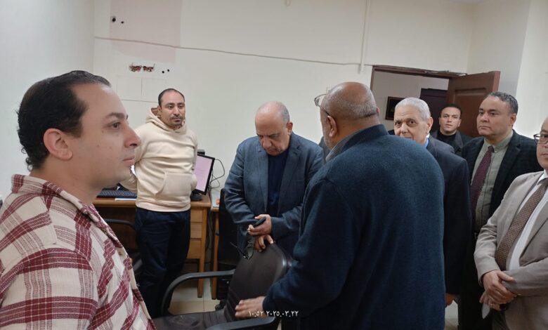 في زيارة مفاجئة.. وزير الكهرباء يتفقد شركة شمال القاهرة لتوزيع الكهرباء لمتابعة العمل خلال العطلات الرسمية