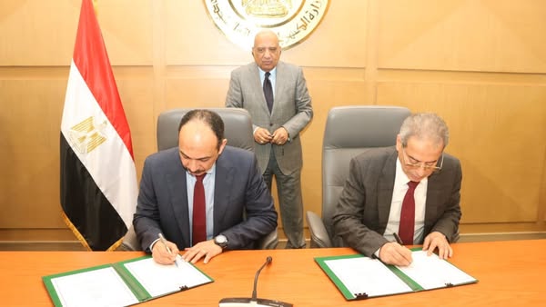 وزير الكهرباء يشهد توقيع بروتوكول تحديد آليات تركيب العدادات الجديدة، وإحلال الموجودة فى دور العبادة والمباني الخدمية التابعة لوزارة الأوقاف.