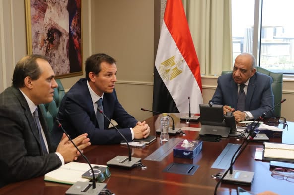 عصمت يبحث مع شركة شنايدر إليكتريك التعاون فى مجالات خفض الفقد وتطوير مراكز التحكم وشبكات التوزيع وتوطين صناعة المهمات الكهربائية