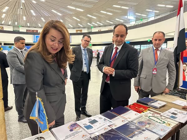 د. غادة والي تتفقد معرض صندوق مكافحة وعلاج الإدمان خلال فعاليات الدورة 68 لاجتماعات اللجنة الدولية للرقابة على المخدرات بفيينا