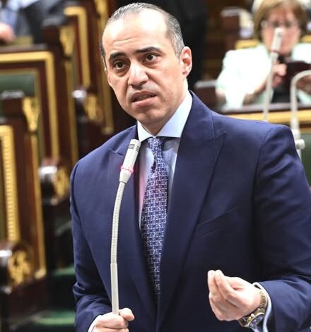 وزير الشئون النيابية: لا قيود إضافية على تحديد نسبة العمالة الأجنبية داخل المؤسسات