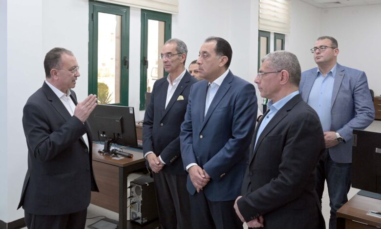 رئيس الوزراء يتفقد وكالة الفضاء المصرية.. ويطلع على أحدث التطورات فى مجال تكنولوجيا علوم الفضاء