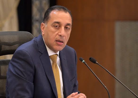مدبولي يستعرض نماذج لاستجابة الوزارات والمحافظات والجهات الحكومية المختصة لشكاوى وبلاغات المواطنين بمختلف أنحاء الجمهورية