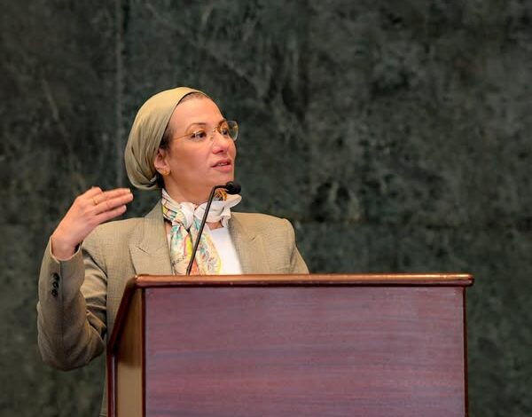 فؤاد تستعرض توصيات الحوار المجتمعي حول الوضع البيئي في منطقة خليج حنكوراب بالبحر الأحمر