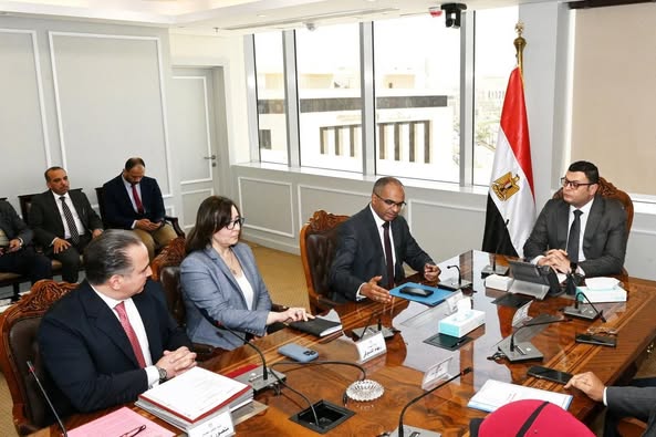 وزير الإسكان يبحث سبل التعاون مع إحدى الشركات الألمانية المتخصصة في مجال مياه الشرب والصرف الصحي