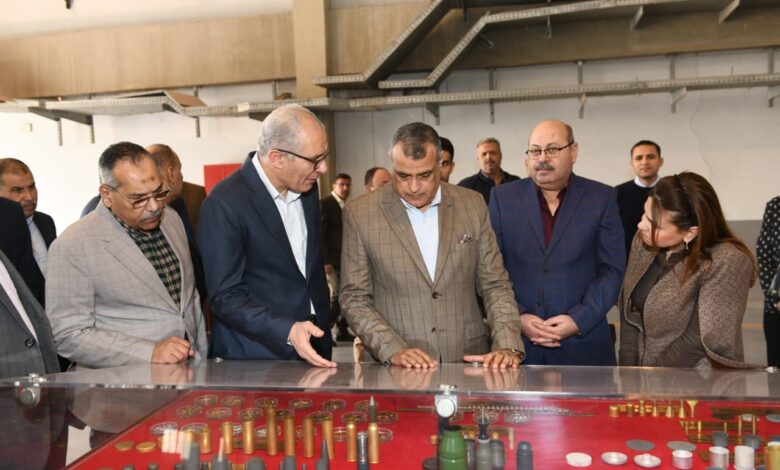 وزير الإنتاج الحربي يتفقد خطوط الإنتاج و مراحل التصنيع بشركة أبو زعبل للصناعات المتخصصة (مصنع 300 الحربي)