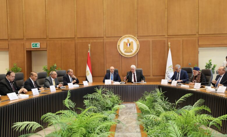 وزير التعليم العالي يترأس اجتماع مجلس أمناء جامعة بني سويف الأهلية بحضور محافظ بني سويف