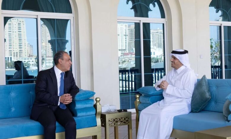 وزير الخارجية والهجرة يلتقي رئيس مجلس الوزراء وزير الخارجية القطري