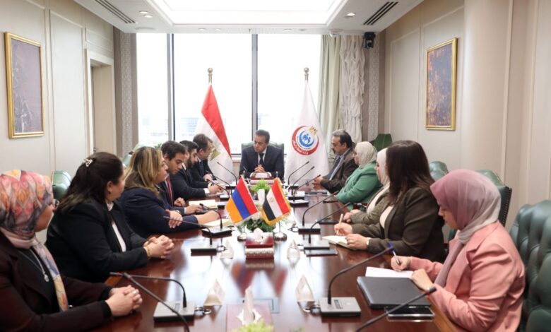 وزير الصحة يبحث مع سفير أرمينيا تعزيز التعاون الصحي وتوسيع الشراكات في التصنيع الدوائي والتأمين الصحي