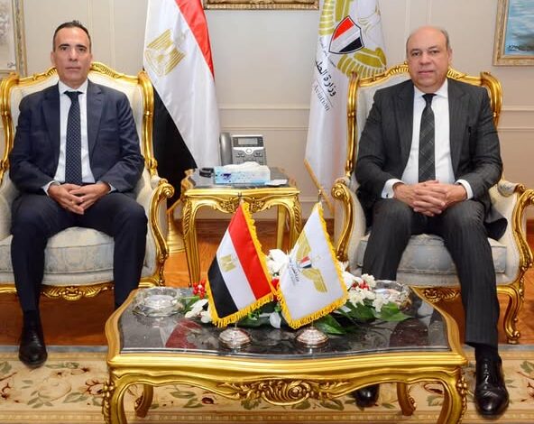 وزير الطيران المدني يبحث مع وفد شركه سيتا العالمية سبل التعاون المشترك فى مجال التحول الرقمي في المطارات المصرية
