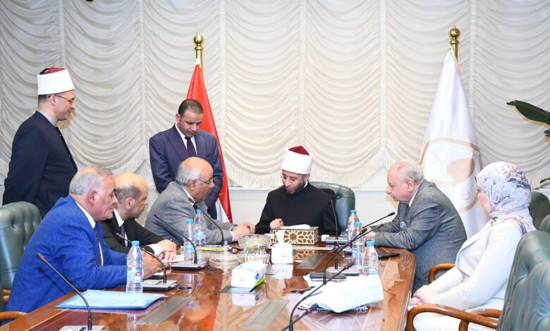 وزير الأوقاف يستقبل عدداً من السادة النواب
