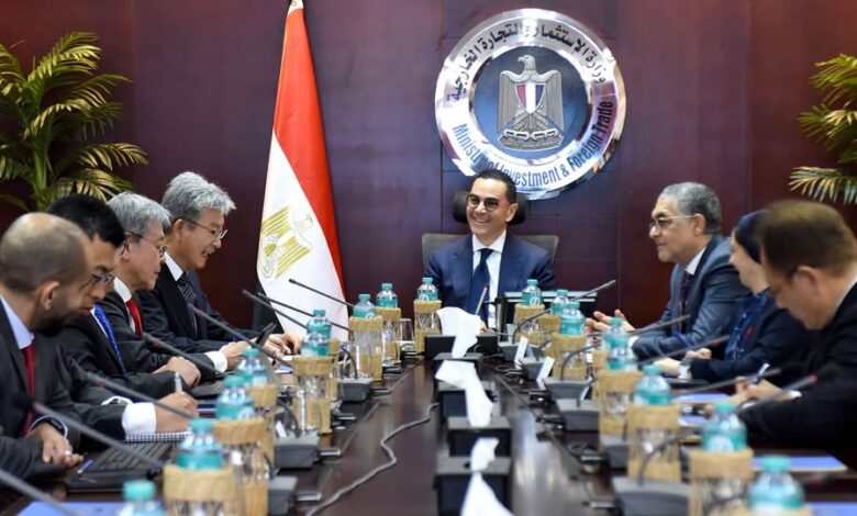 «الخطيب» يلتقي رئيس مجلس إدارة شركة يازاكي اليابانية لأوروبا والشرق الأوسط وأفريقيا لاستعراض مشروع الشركة في السوق المصري