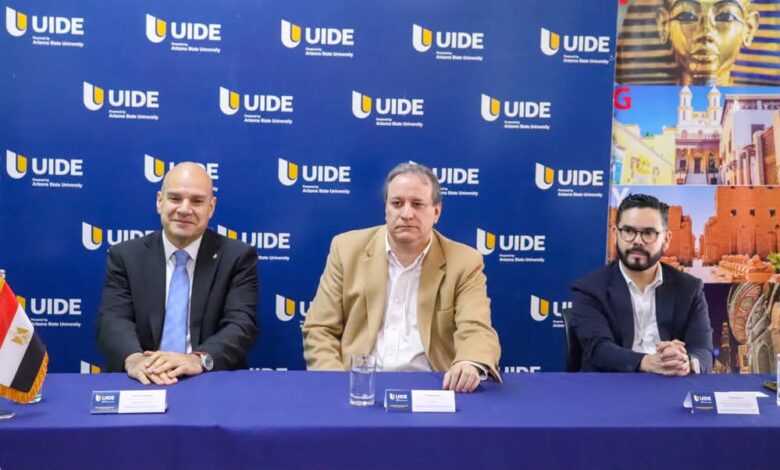 السفير المصري يلقي محاضرة بالجامعة الدولية بالإكوادور